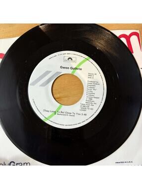 Gwen Guthrie - Stop Holding Back/(They Long to Be) Close to You 45rpm VG+ R17